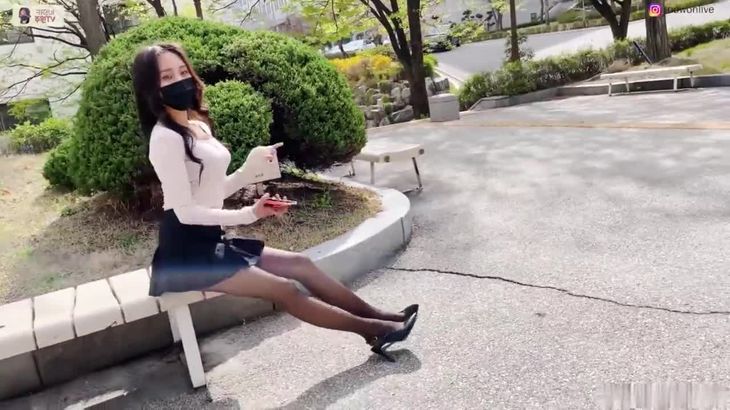 韩国气质美女街上私拍
