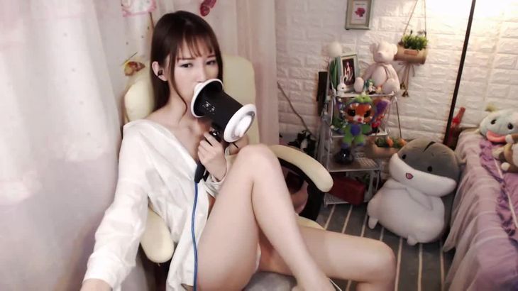 【桃桃ASMR】火箭定制大尺学生妹撩烧勾引性感白色高跟鞋衬衫耳烧娇喘口腔音