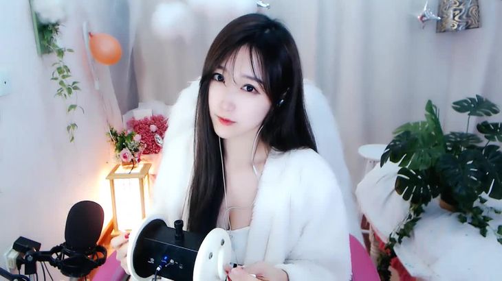 【夏喵娜KINA酱ASMR】《欧尼篇》日本妹妹为你掏耳朵唱歌