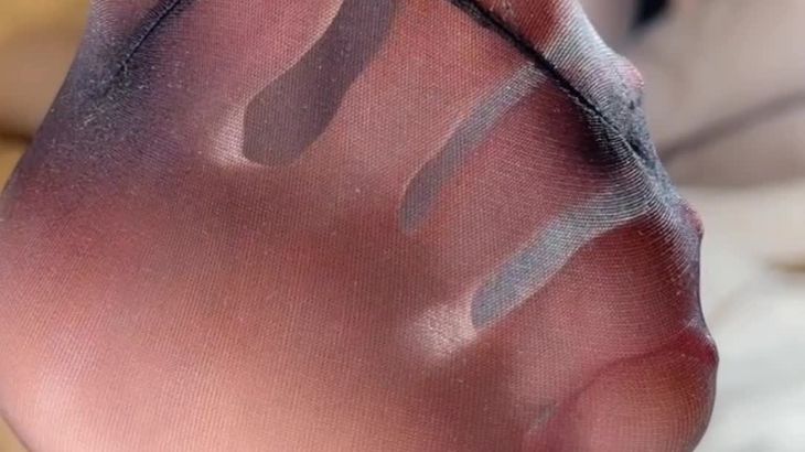 【易直播颜颜】粉丝自录丝足投稿 1