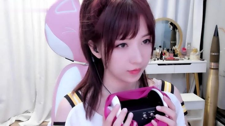 ASMR@小女巫露娜 无人声舔耳助眠