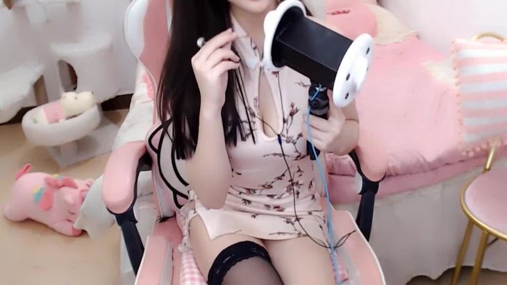 【桃子】ASMR舔耳性感旗袍黑丝抖动