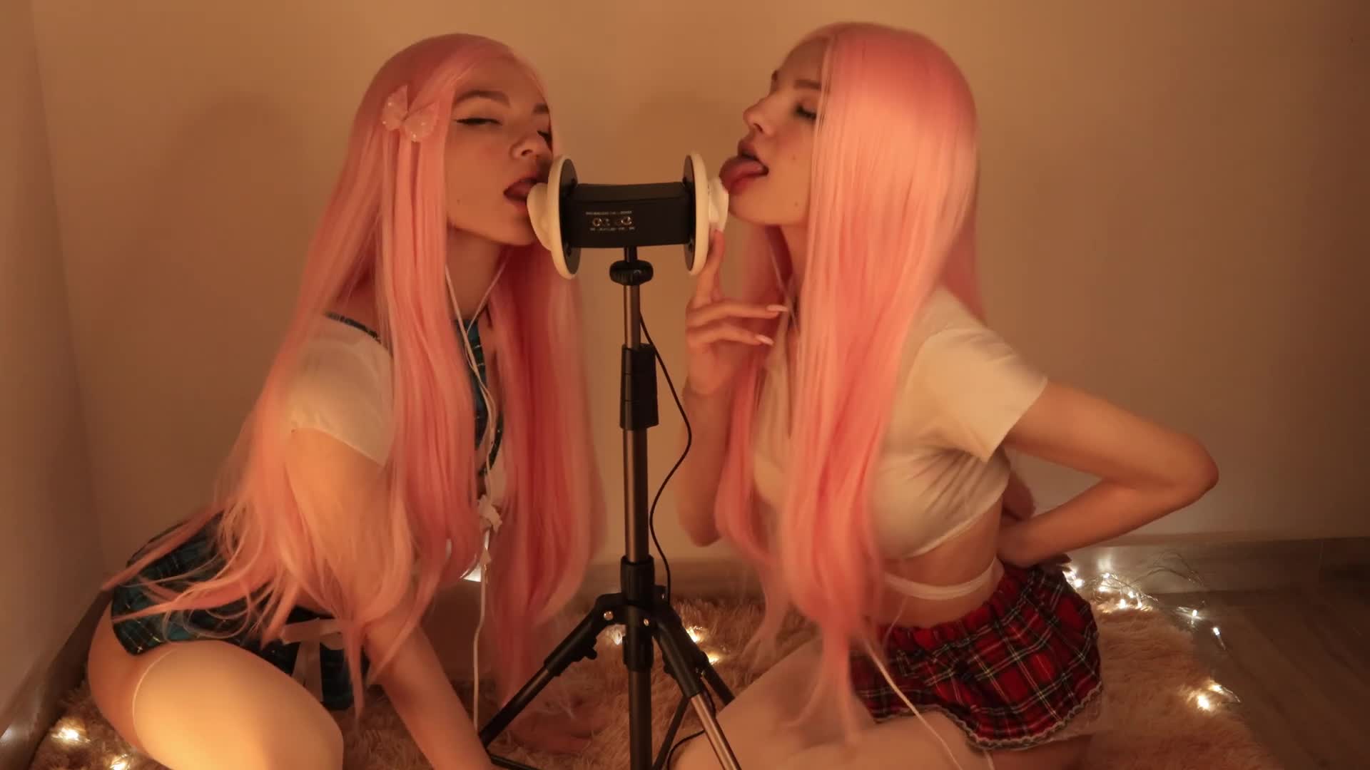 高颜值俄罗斯毛妹助眠，特有的舔耳真的绝了！56