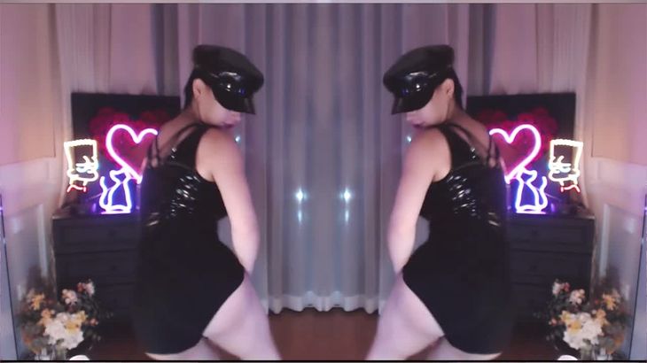 【斗鱼Minana呀】超短皮裤你喜欢吗