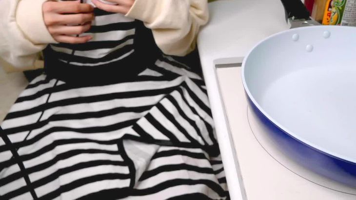 ASMR@利香 ふりふりエプロンでお料理配信