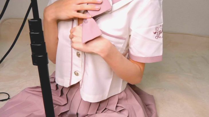 【ASMR利香】純粋無垢な妹が桃色セーラー服で耳舐め