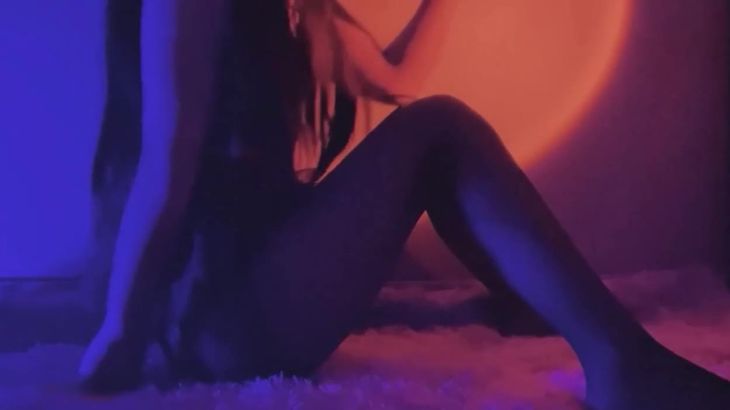 【斗鱼晚婉吥想睡】连体小黑裙