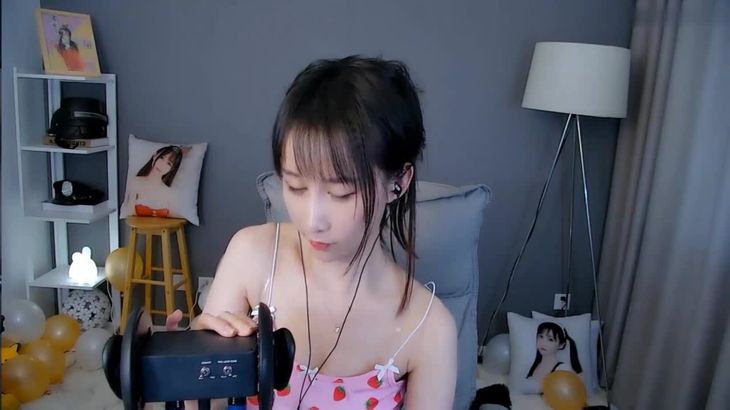 【虎牙阿稀稀大魔王】ASMR吃果冻哄睡