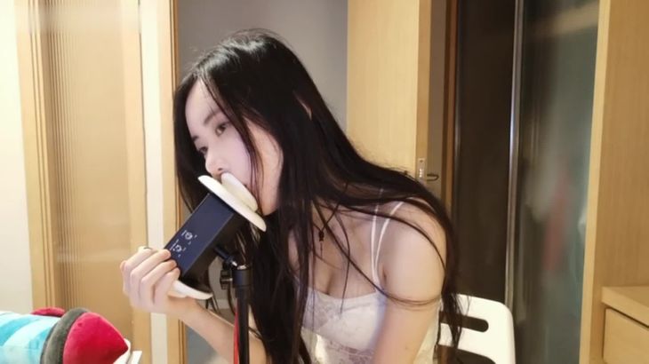 【Kiki瓜】ASMR欧姆声音疗法 吃耳朵触发。。。非常刺激！