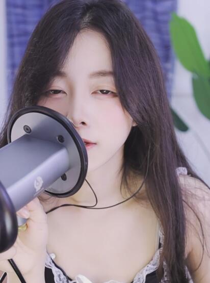 缇雅99 女朋友一边叫老公一边贴贴，太酥麻了吧.