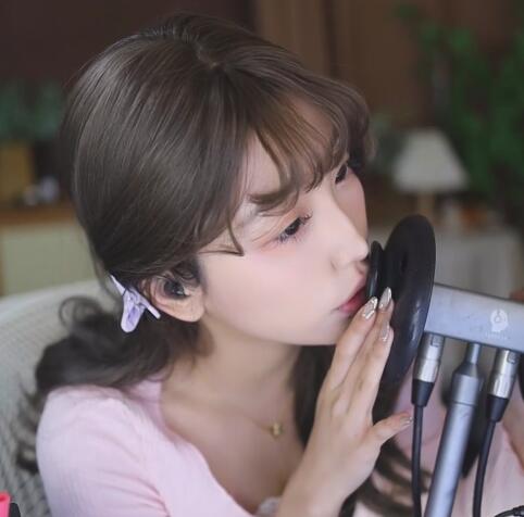 酥酥学姐 ASMR 暴力的甜儿口腔音.