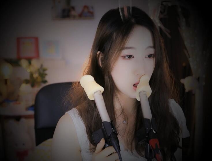 虎牙绮夏ASMR 吃耳弹舌.