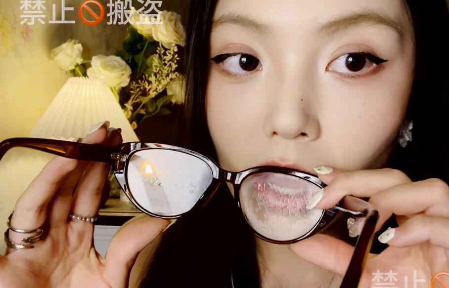 琉璃瓦助眠 清洁镜片.