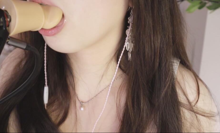 椰椰拿铁ASMR tascam舔耳.