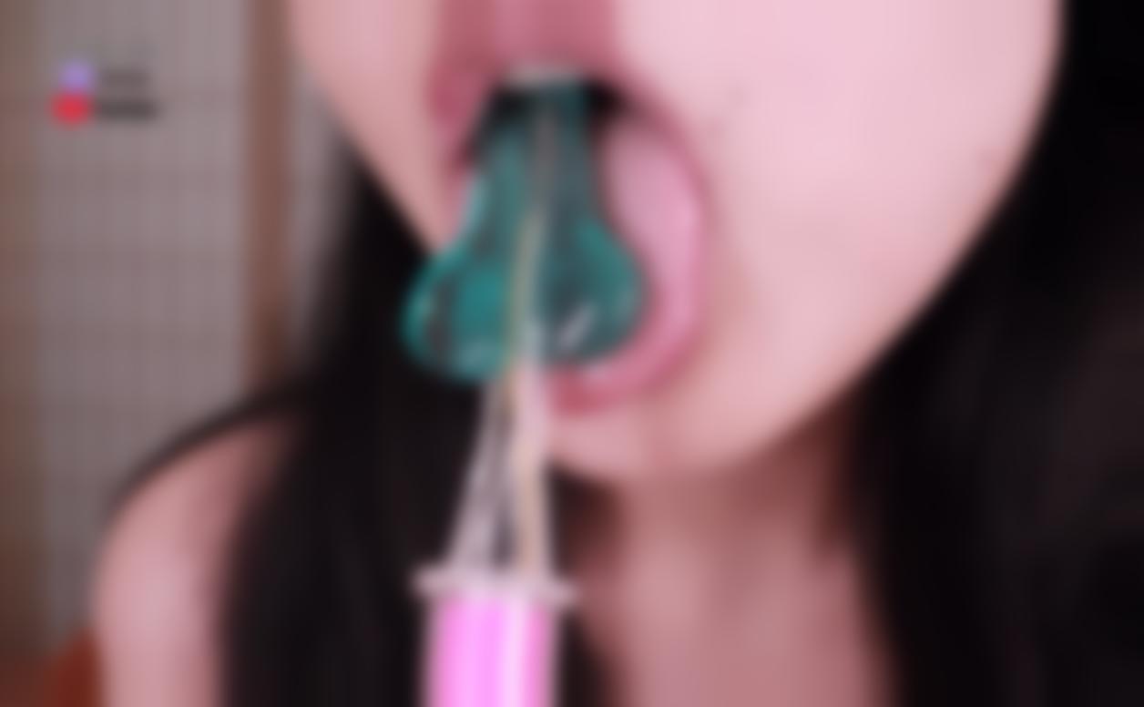 蛇蛇助眠ASMR 情趣棒棒糖.