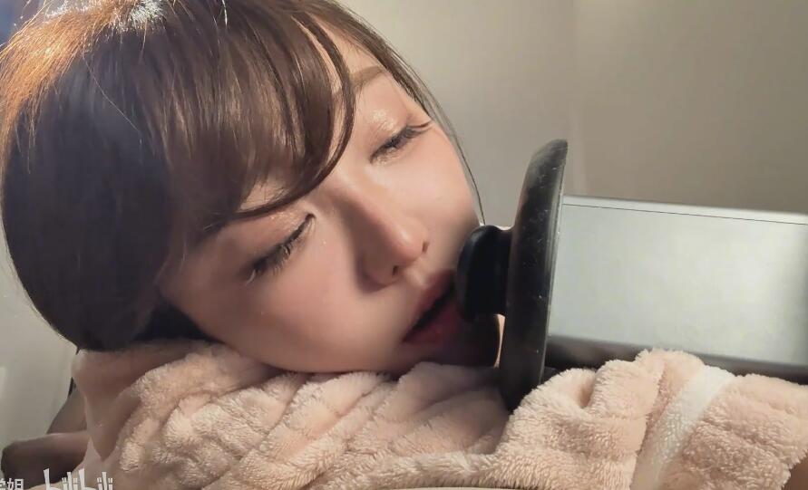 酥酥学姐 陪男朋友一起呼呼.