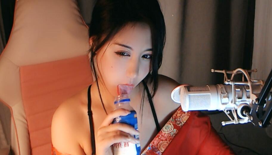 何成琳琳火箭热舞.