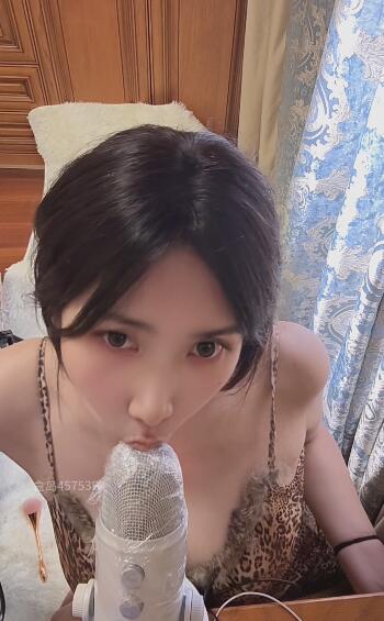 小羽ASMR 俯视舔迈.