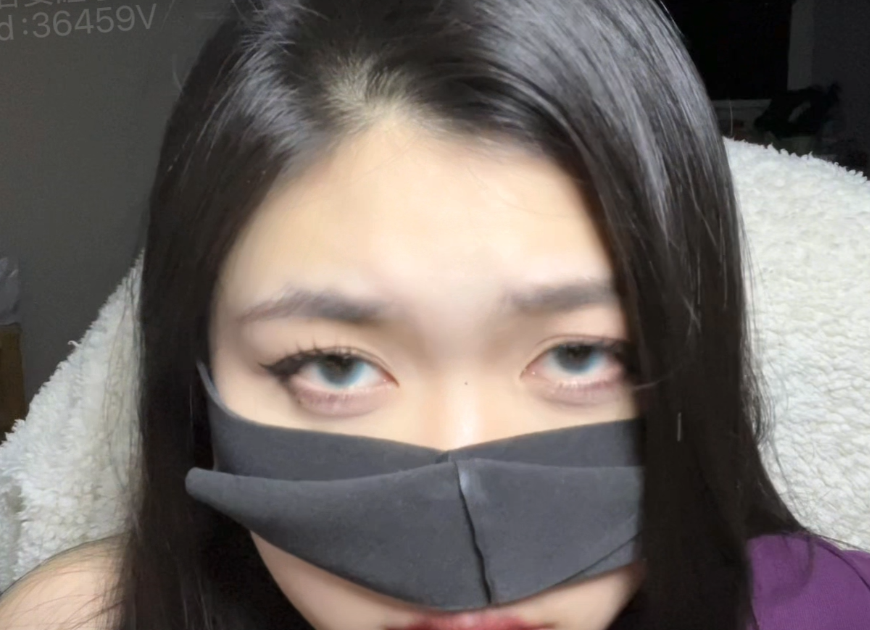 居居要睡了 神秘4超近距离看着我.