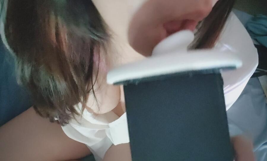 咩咩米吗莫 白衬衫舔耳真空内裤.