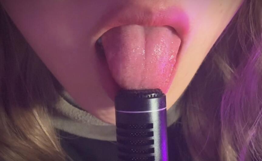 小灿助眠ASMR 4.17日舔长麦克风.