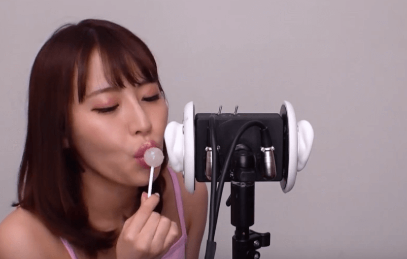 在耳边不一样的舔耳.