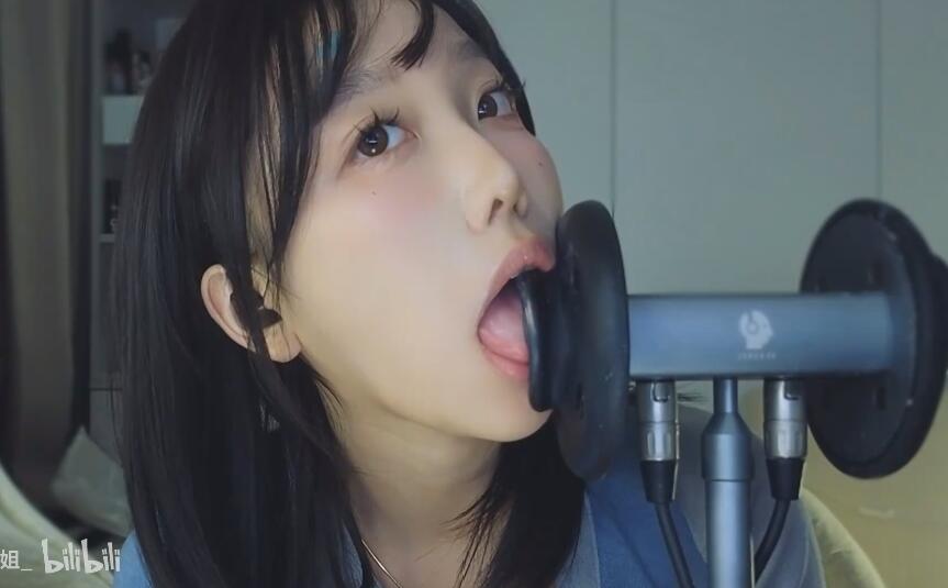 酥酥学姐 近距离舔耳.