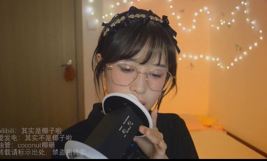 其实不是椰子啦ASMR口腔音舔耳.