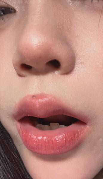 小也睡不醒 舌头挑逗.