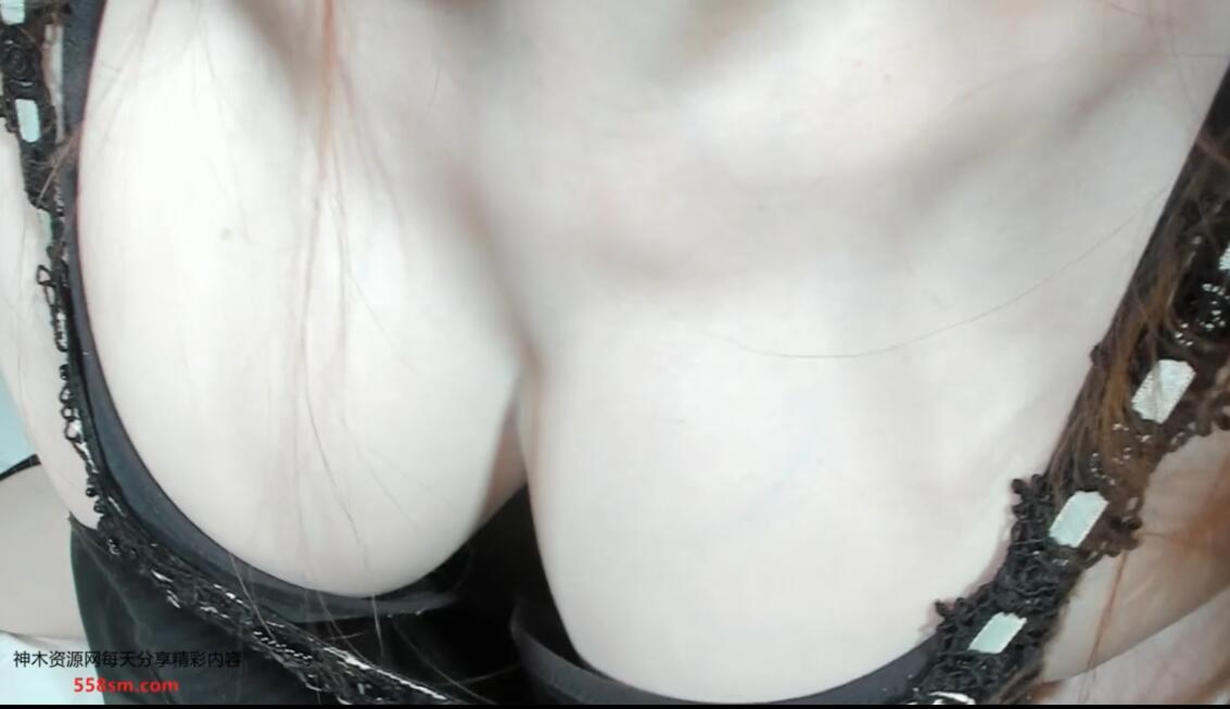 音無来未ASMR 能清楚看到山谷舔耳朵.