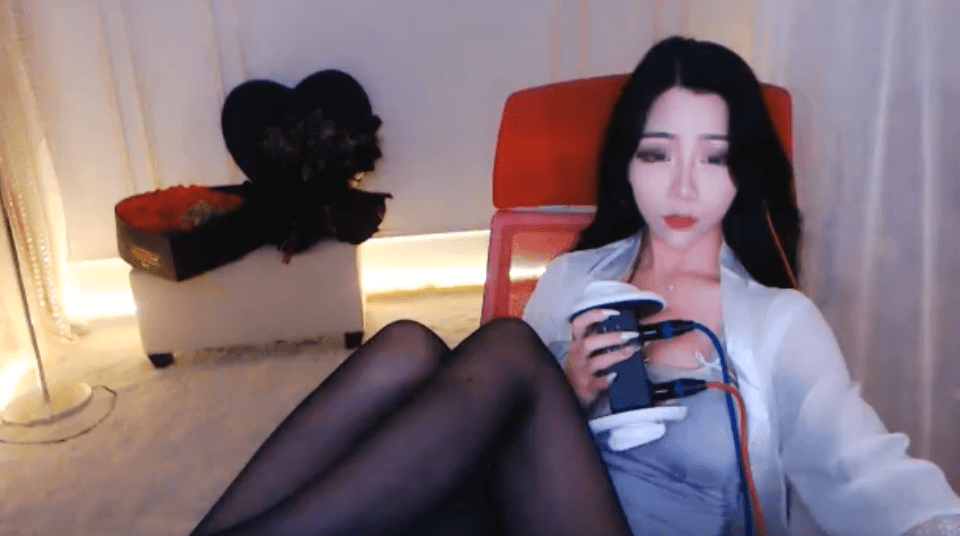 全服第一平民民飞机福利 露脸狂舔.