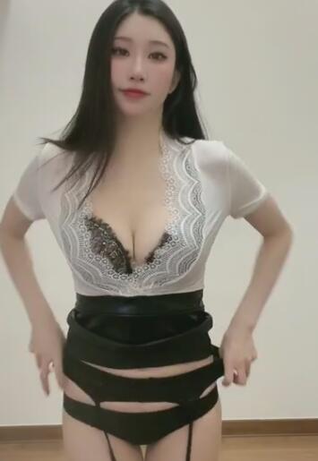 虎牙可爱的埋埋写真视频.