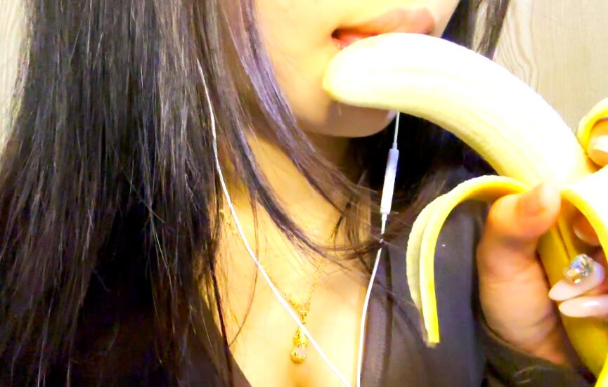 楠楠nn是个胆小鬼 吃香蕉.