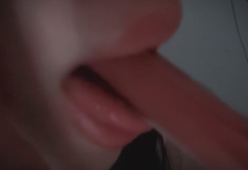 觉觉不困 透明唇釉9分钟.