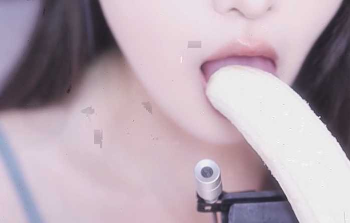 姜幼念 吃香蕉.