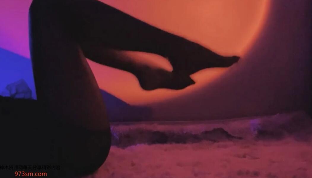 斗鱼晚婉吥想睡火箭-连体小黑裙《六月更新6.21》.