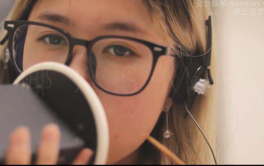 椰子 嗷呜堵耳亲亲.