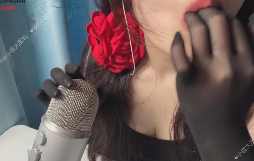 小鹿大困包 黑司手套吃手指➕帮同时进行.