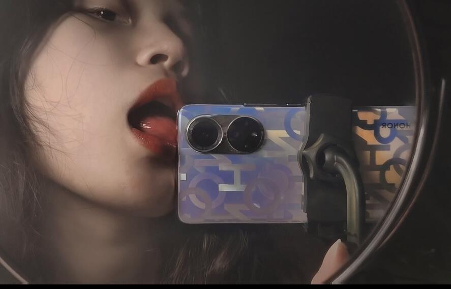 钰钰璟 舔手机麦+啃手机.