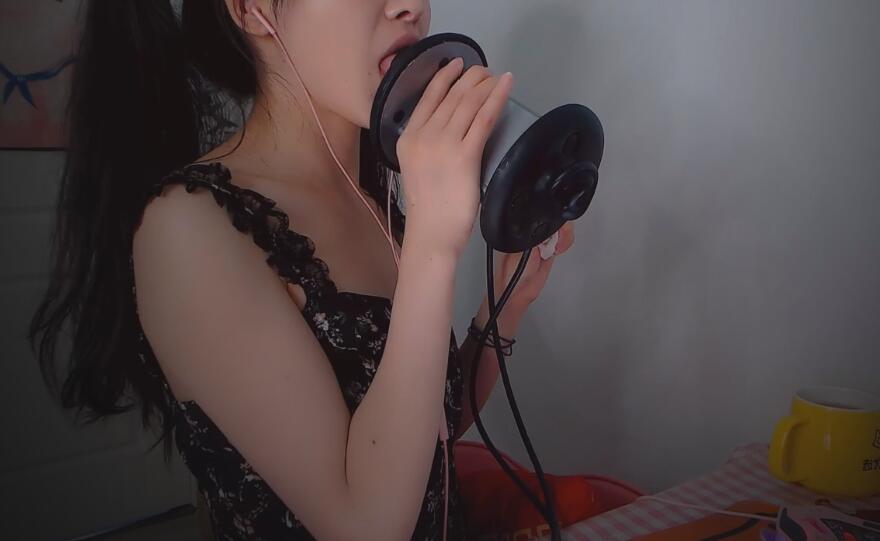 芝麻对辣 ASMR 舌头快速摩擦耳朵，分层次舔耳磨指甲.