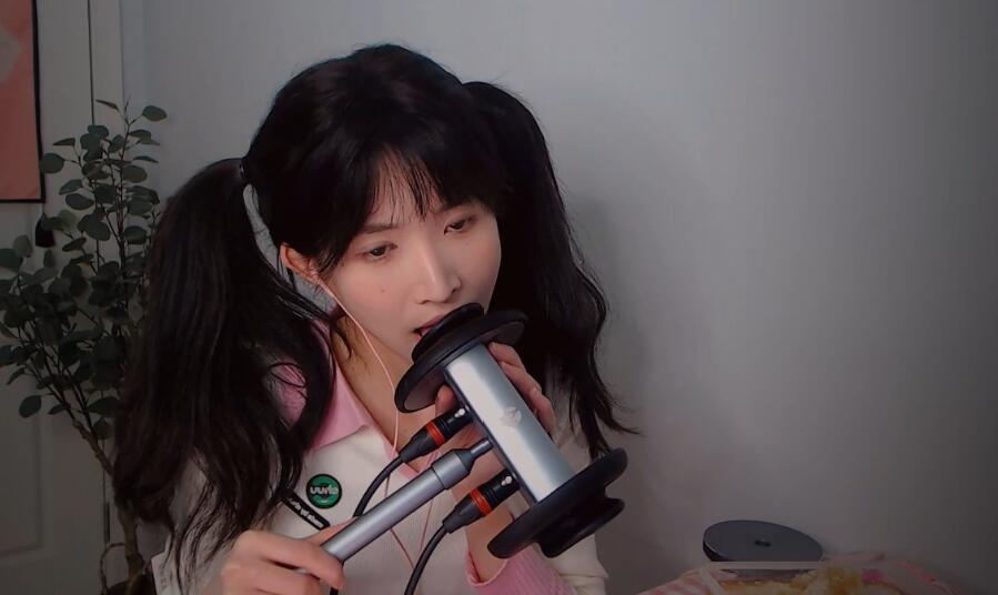 芝麻对辣 ASMR舌头视角舔耳 舔舐蜂蜜耳朵.