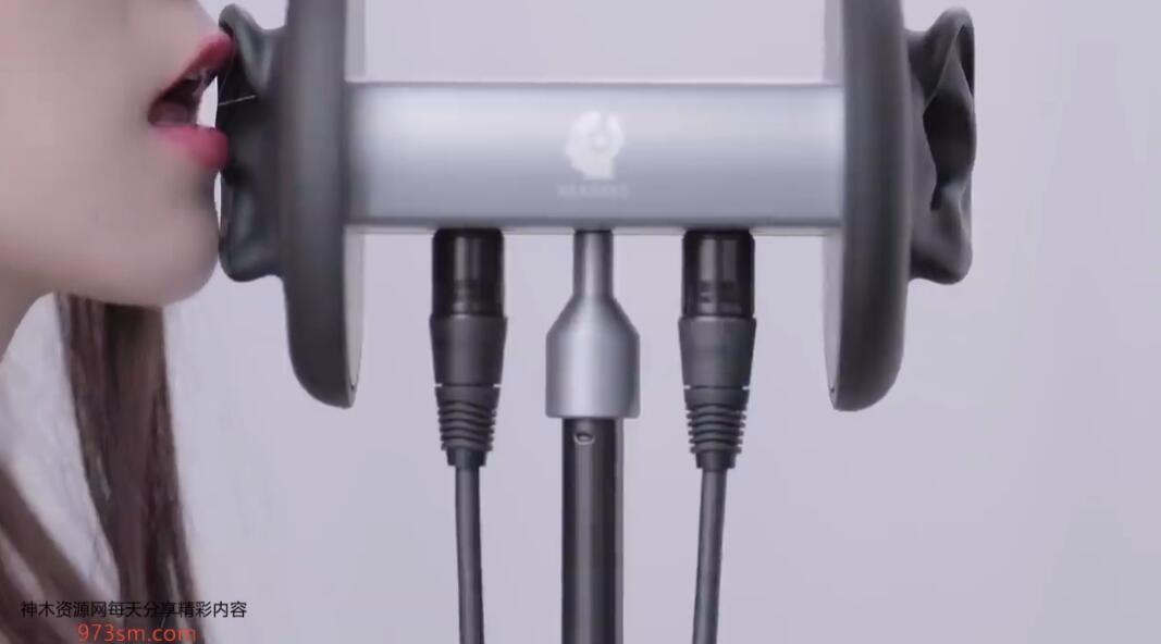 晓晓小UP ASMR 舌头碰到耳朵发出的声音.