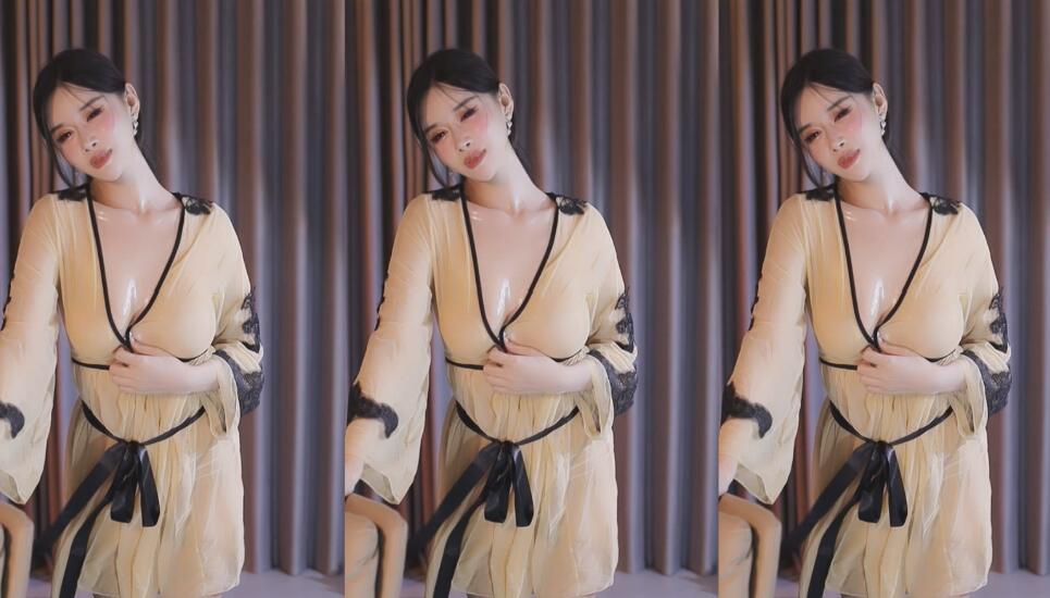 小恩雅 湿身透视淋水热舞暗色.