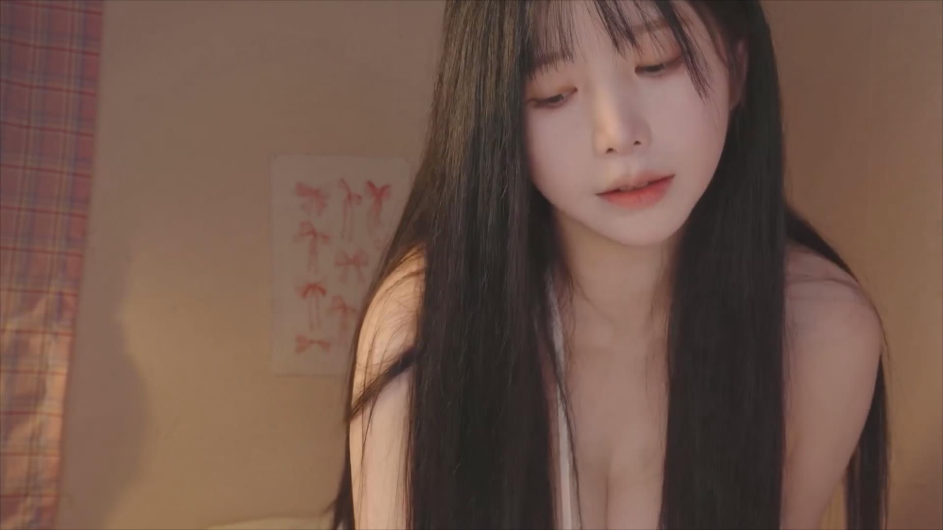 Yoonying ASMR 用润肤露按摩安抚失眠的年轻男友.