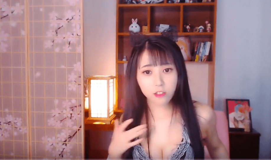 苏恩惠女仆鸡毛掸子摇摆.