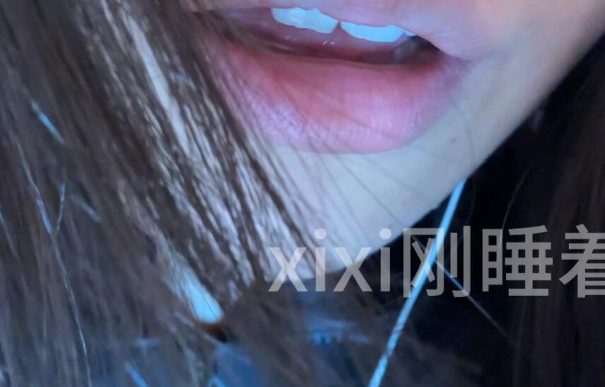 xixi刚睡着 停车场.