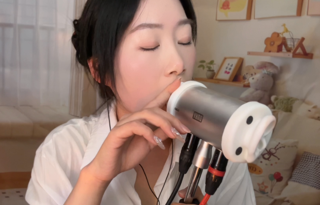 薅一大口香菜 舔耳弹舌.