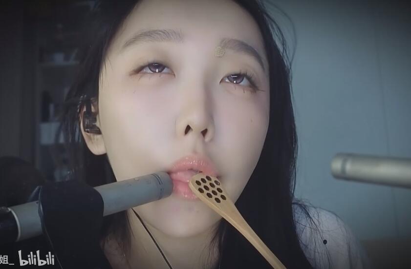 酥酥学姐 蜂蜜勺 舔舔 口腔音.