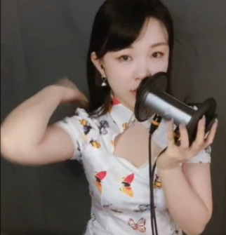 虎牙肉淼淼女友系 女友精准舔耳.