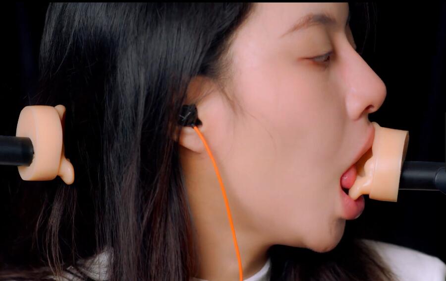 小萌ASMR白衣舔耳+丝足按摩.